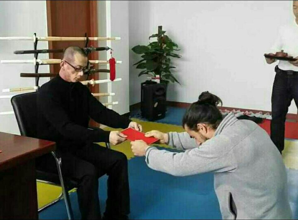 UFC的双冠王,竟然是中国传统武术徒孙级人物