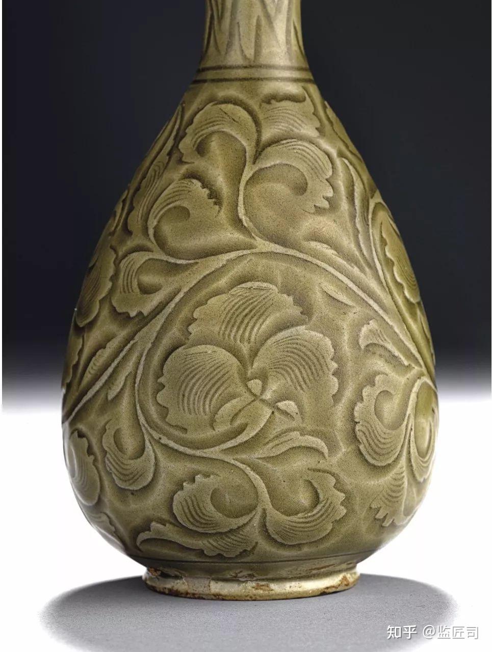 北宋 耀州雕刻青瓷酒瓶