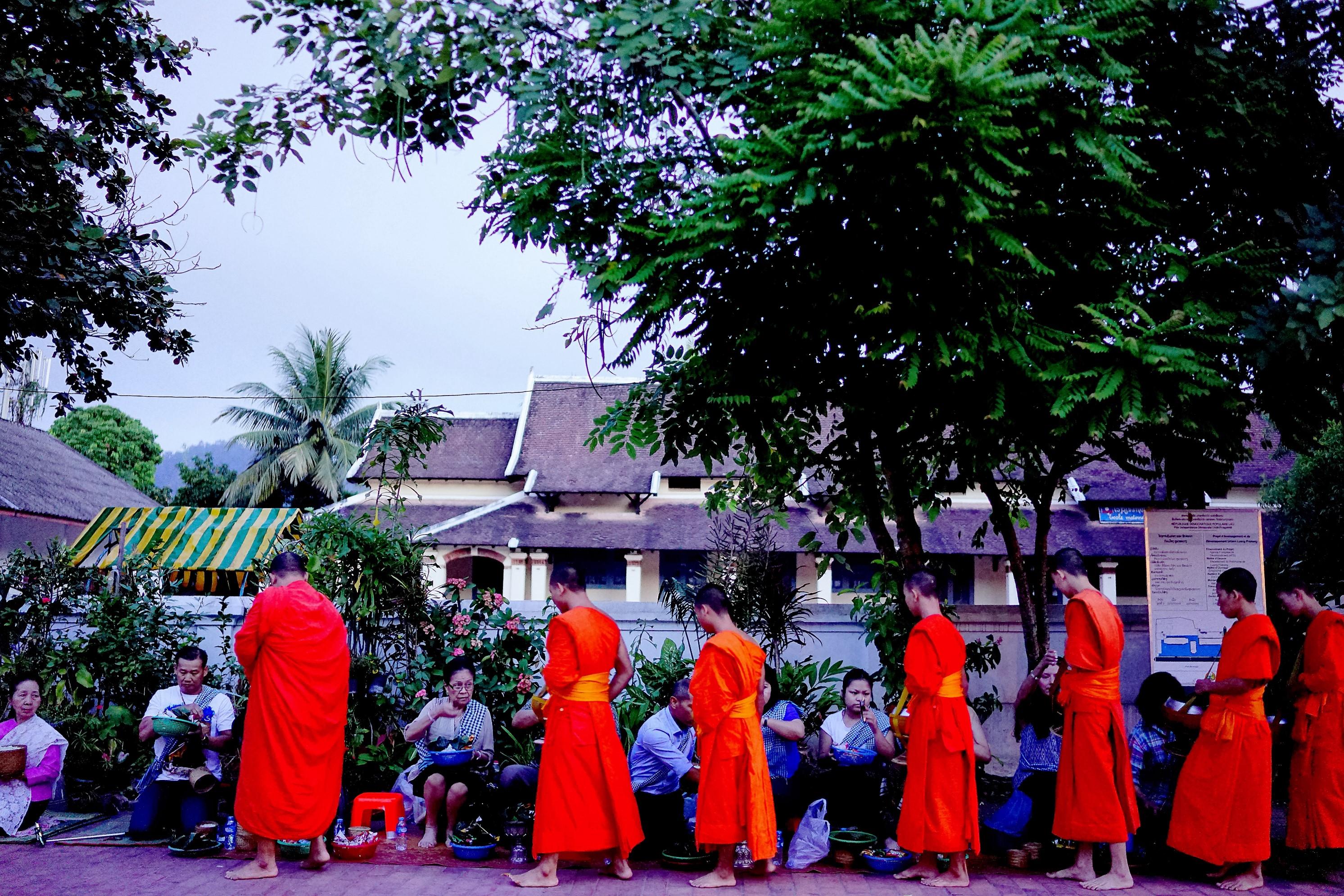 "布施"--宗教背后的商业链 - 知乎