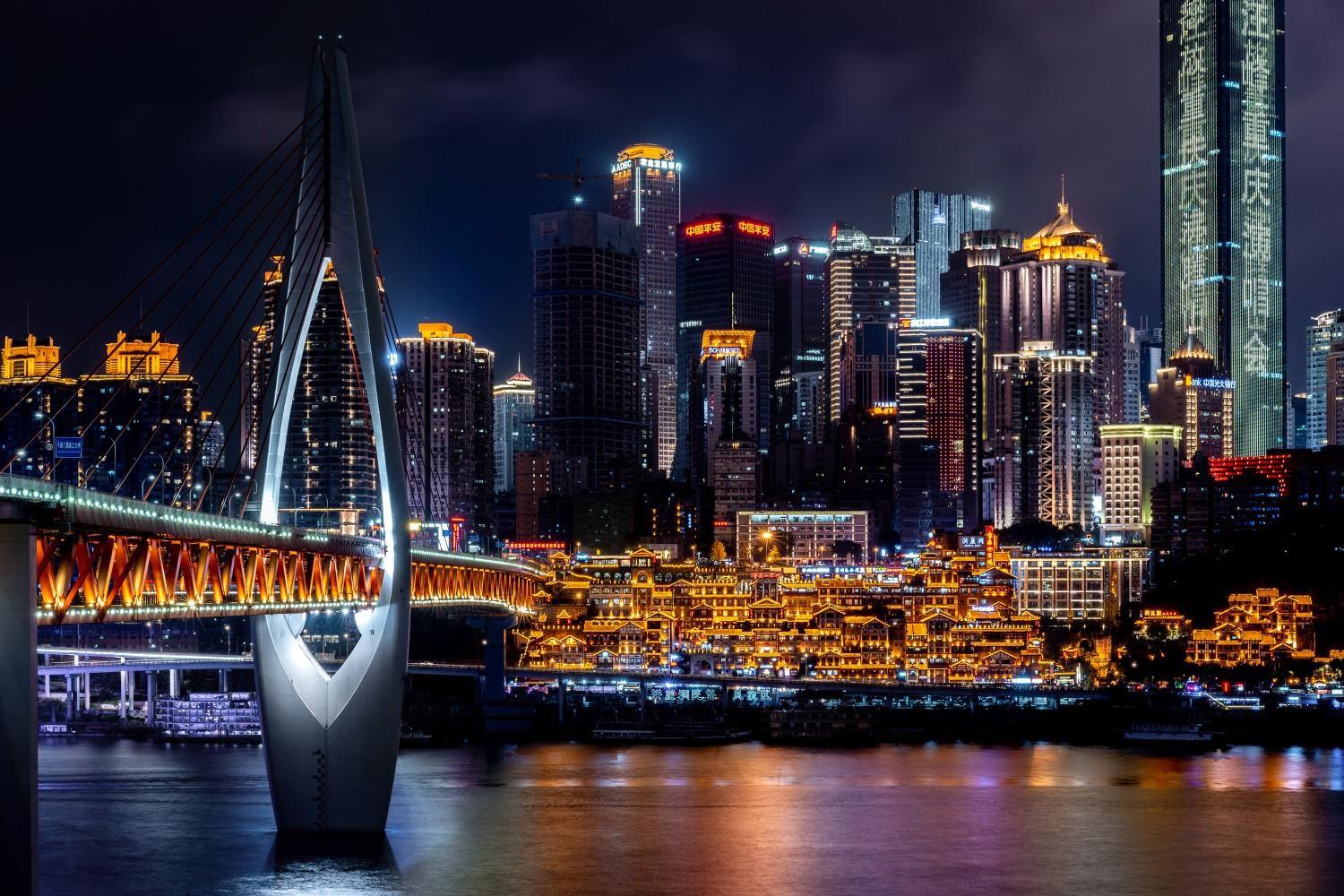 【江景民宿】180度江景,13米超宽落地窗,正看长江国际:适住4人,人均80