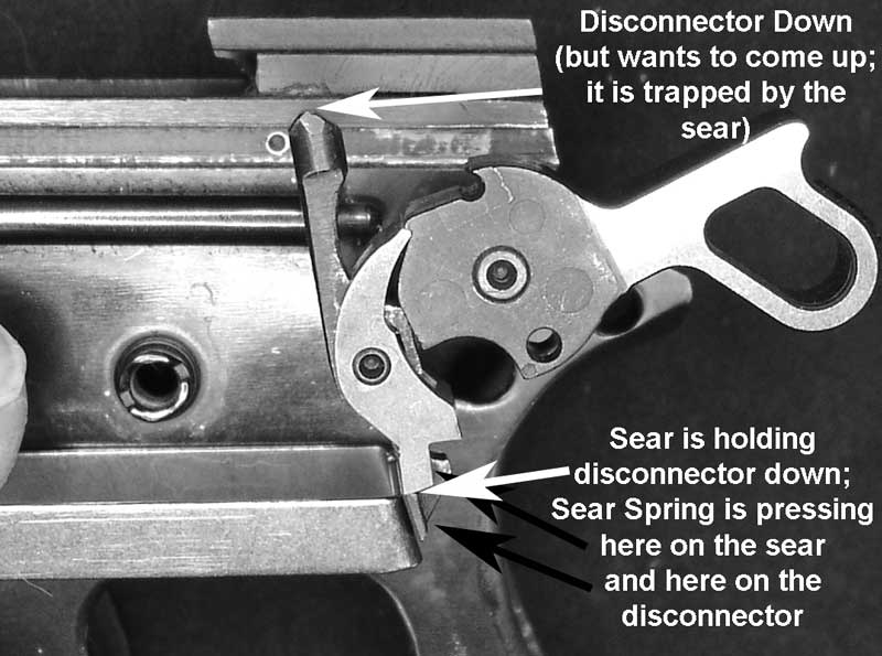 轻兵器知识课的老师说在手枪击发前握住套筒能够阻止手枪击发是真的么?