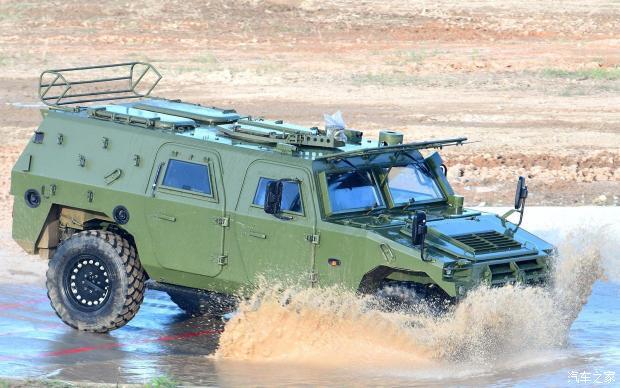 英姿飒爽实拍东风猛士6人型防护突击车