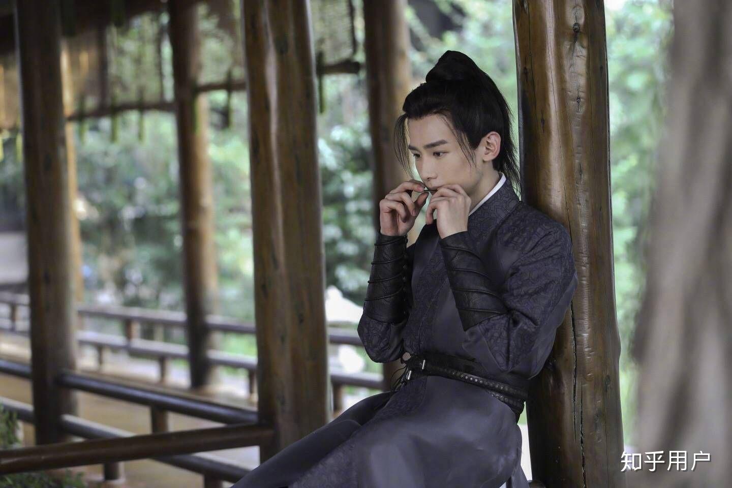 你们觉得有谁是符合古风小说里痴情白衣男二