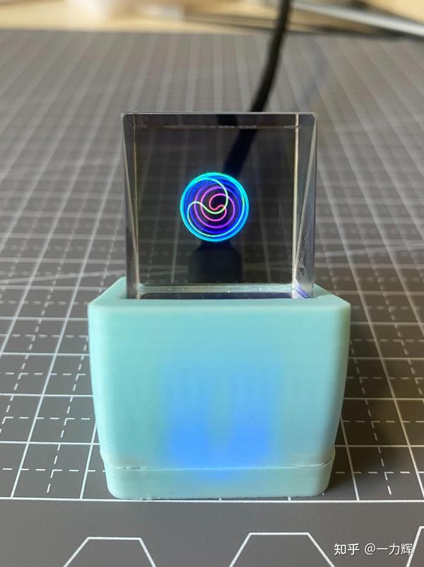 Holocubic 
