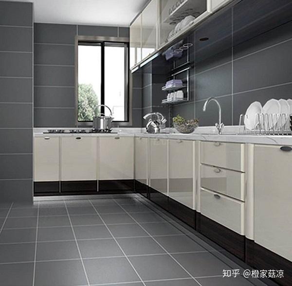 厨房墙砖颜色搭配二:灰色白色厨房墙砖绝对是最百搭的瓷砖,如果您不懂