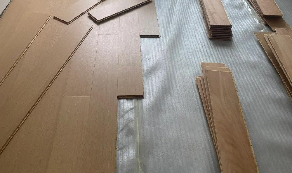 67除此以外,防潮垫也能提升木地板的脚感,降低噪音.总结地