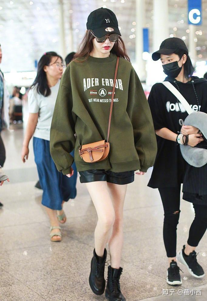 再次被江疏影惊艳了真空穿西装大玩下衣失踪大秀美腿