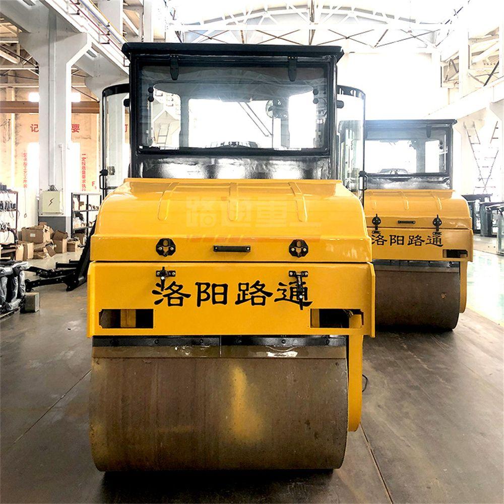 "动力充沛"的6吨压路机