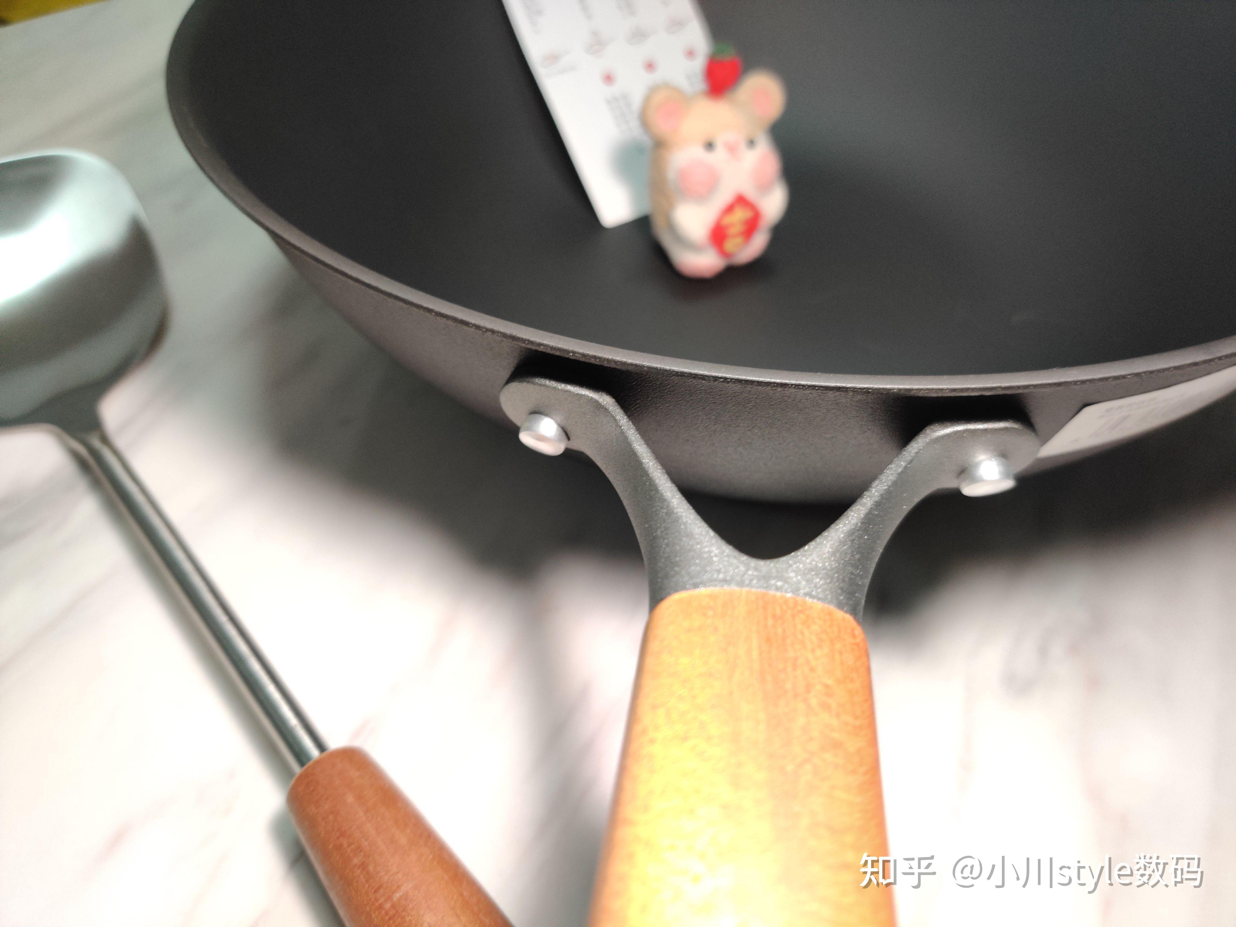 铁锅炒菜总是粘锅怎么办？分享一个小技巧，铁锅秒变不粘锅 - 哔哩哔哩