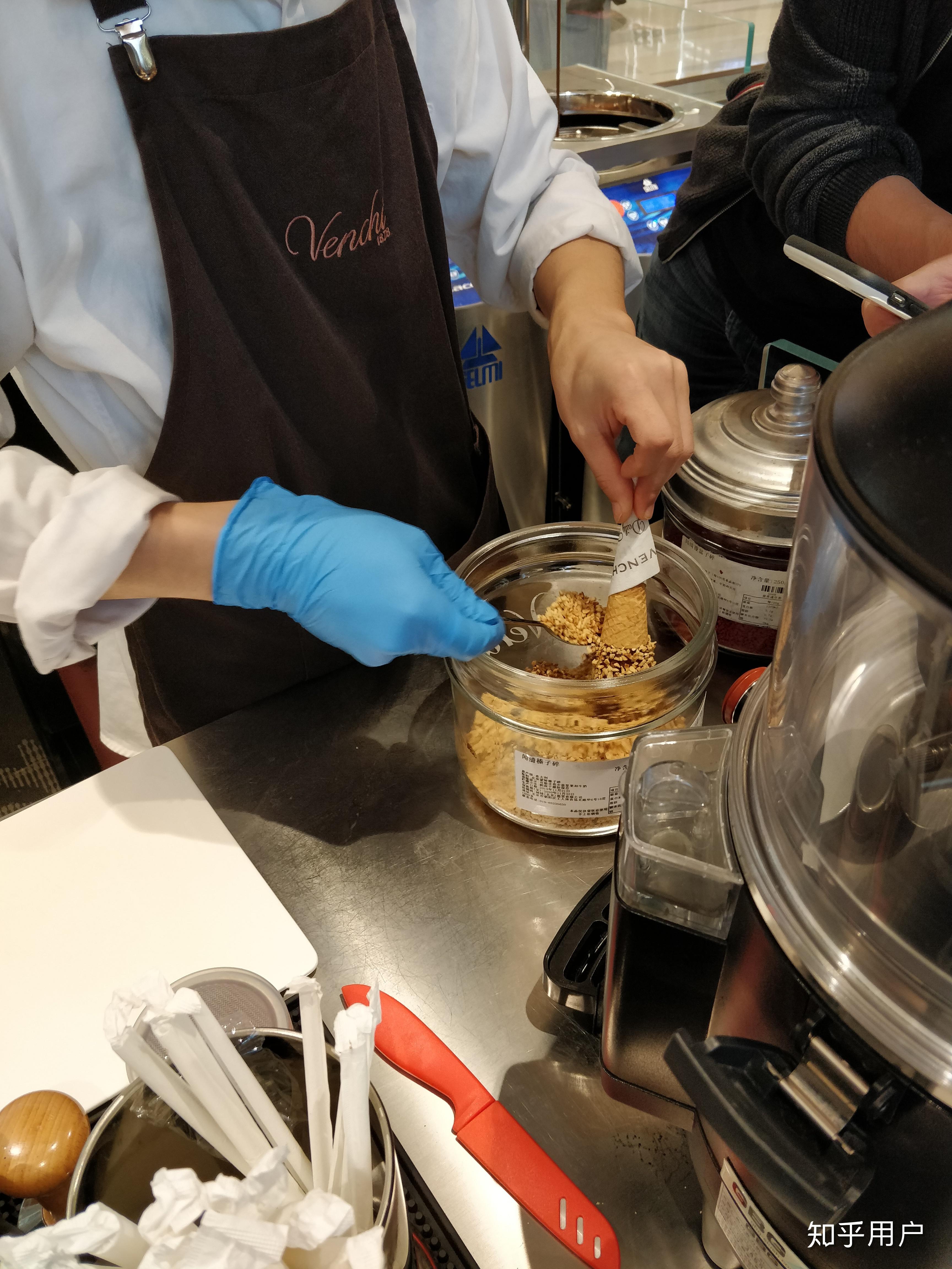 为什么有人喜欢吃巧克力 v2-55348b1961509b27bda8bfe0eeee106d_r.jpg