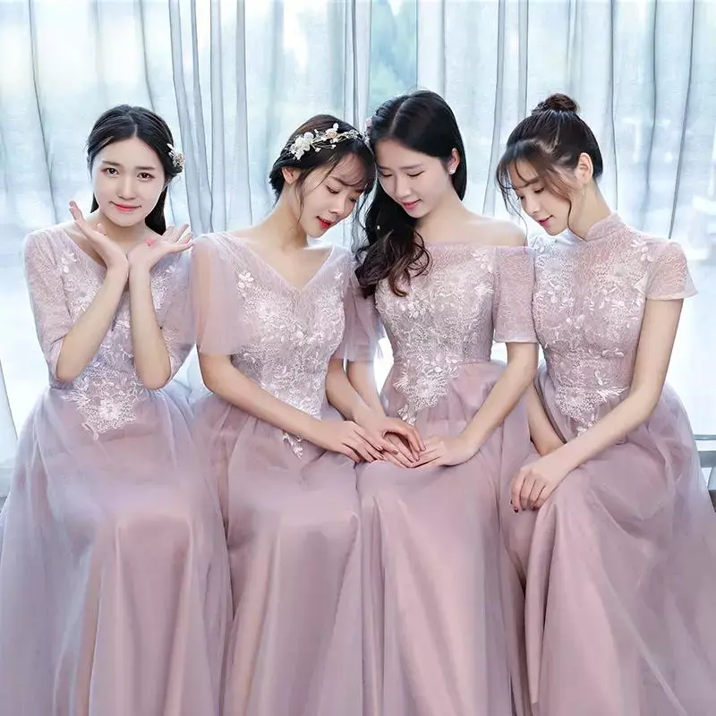 切记不能喧宾夺主伴娘服的颜色切记不能与新娘当天的婚纱颜色相同,以