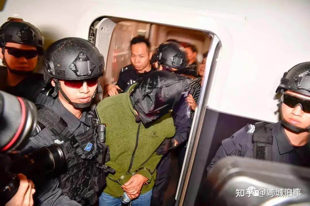 951222番禺惊天劫杀案劫钞狼夺押运车潜逃21年