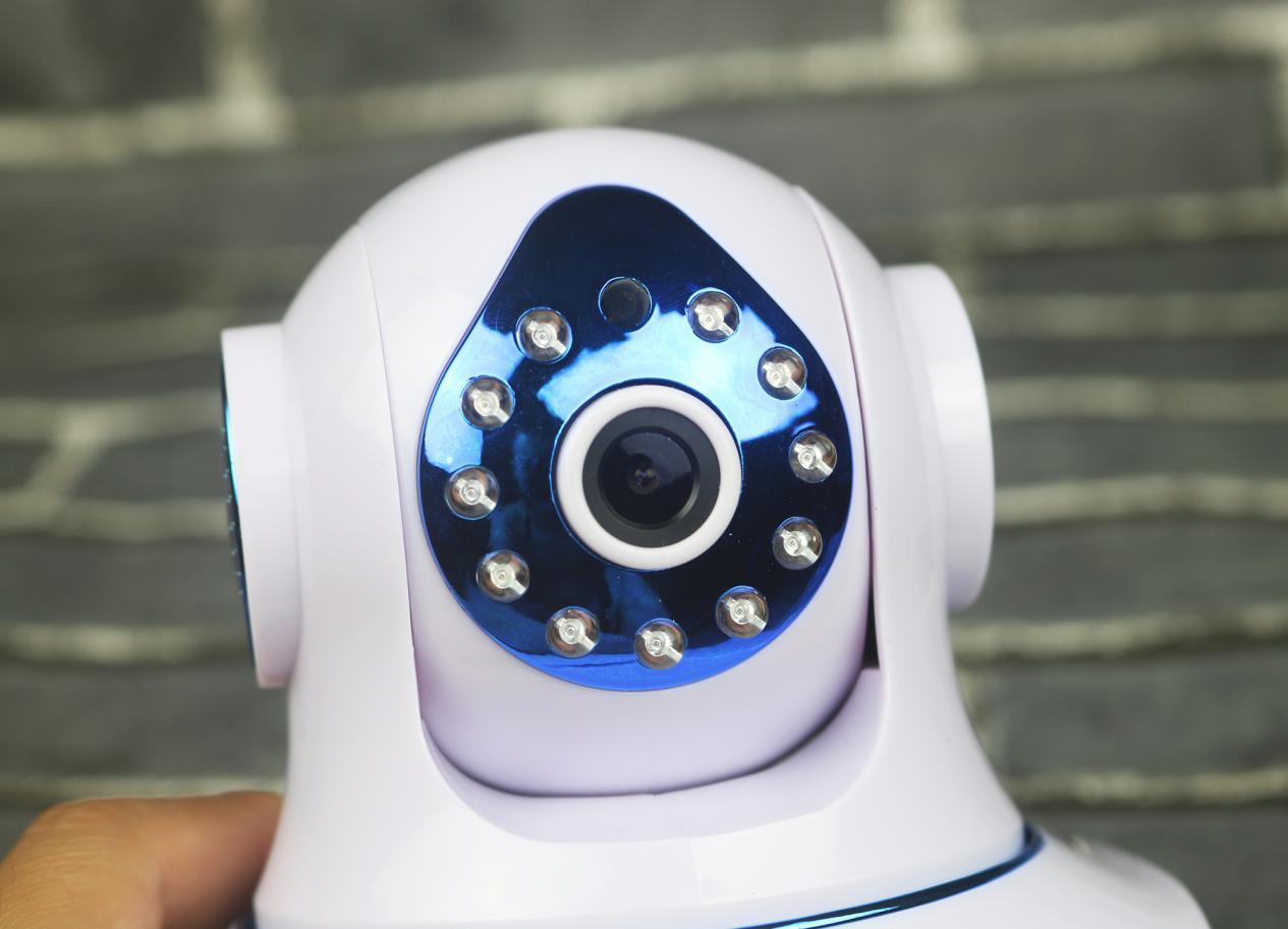 24小时全能看家机器人乔安无线智能摄像机评测