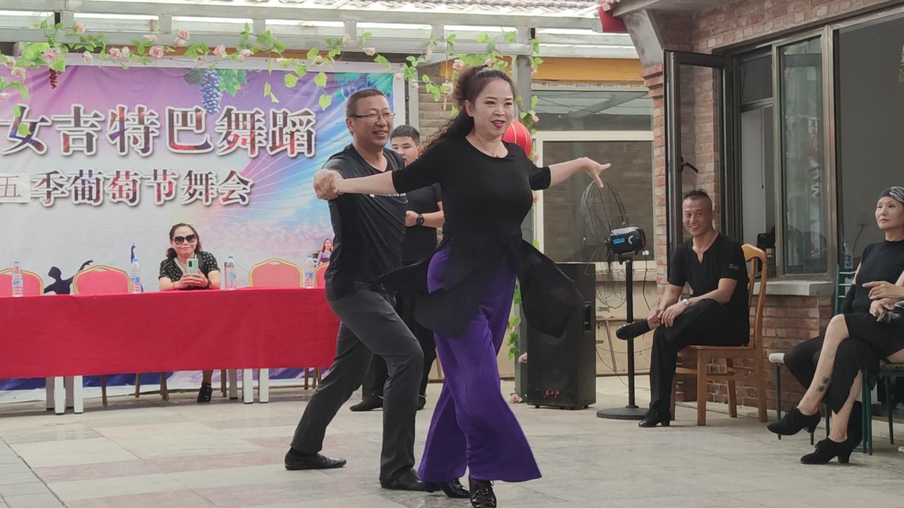 果果单人吉特巴《别知己》歌好听,张孝花水兵舞团队练习片段