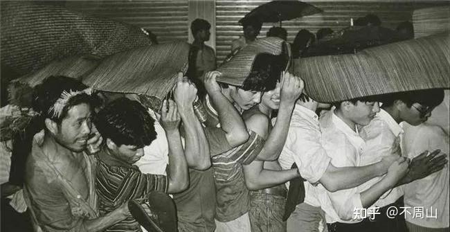 九十年代初的中国疯狂的股民老照片