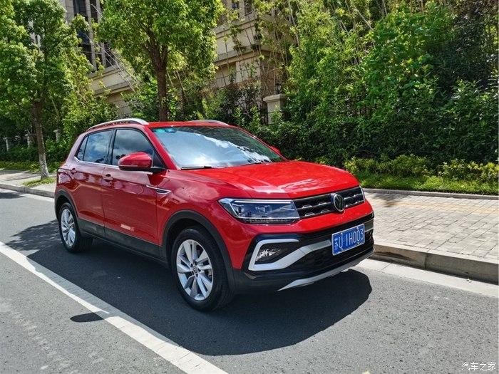 红色情怀二十出头精神小伙在线提车谈途铠购车计划