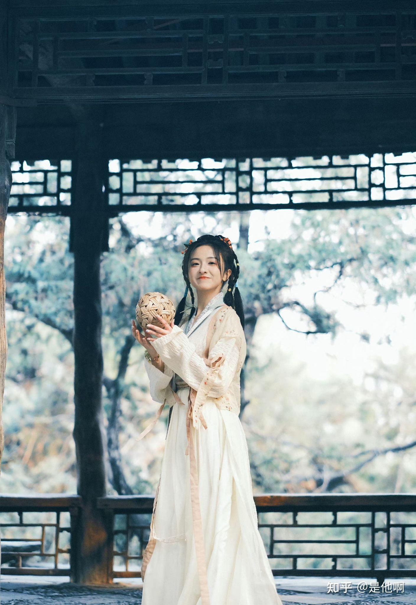 厉嘉琪黄衣古风写真