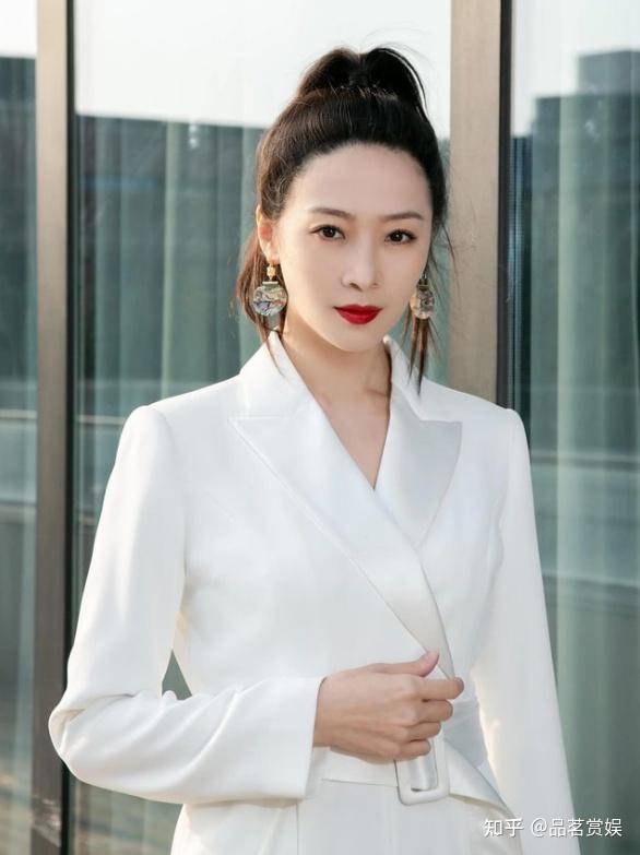 曲栅栅:嫁给黄海波不后悔,一人撑起全家,风光背后的艰辛与泪水