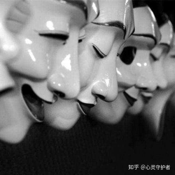 抑郁症患者我每天戴着微笑面具真的很累求求你能懂我好吗
