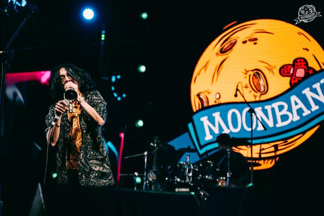 这个出了月饼周边的乐队邀你进入鸡煲大队群对话闷饼moonband