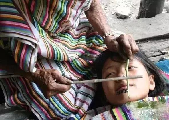 在脸上纹身的除了网红rapper 还有边境部落的猎头族 知乎 在脸上纹身的除了网红rapper 还有边境部落的猎头族 知乎