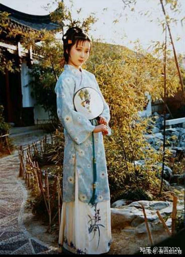 《红楼梦》里人物服饰是清朝还是明朝? - 知乎