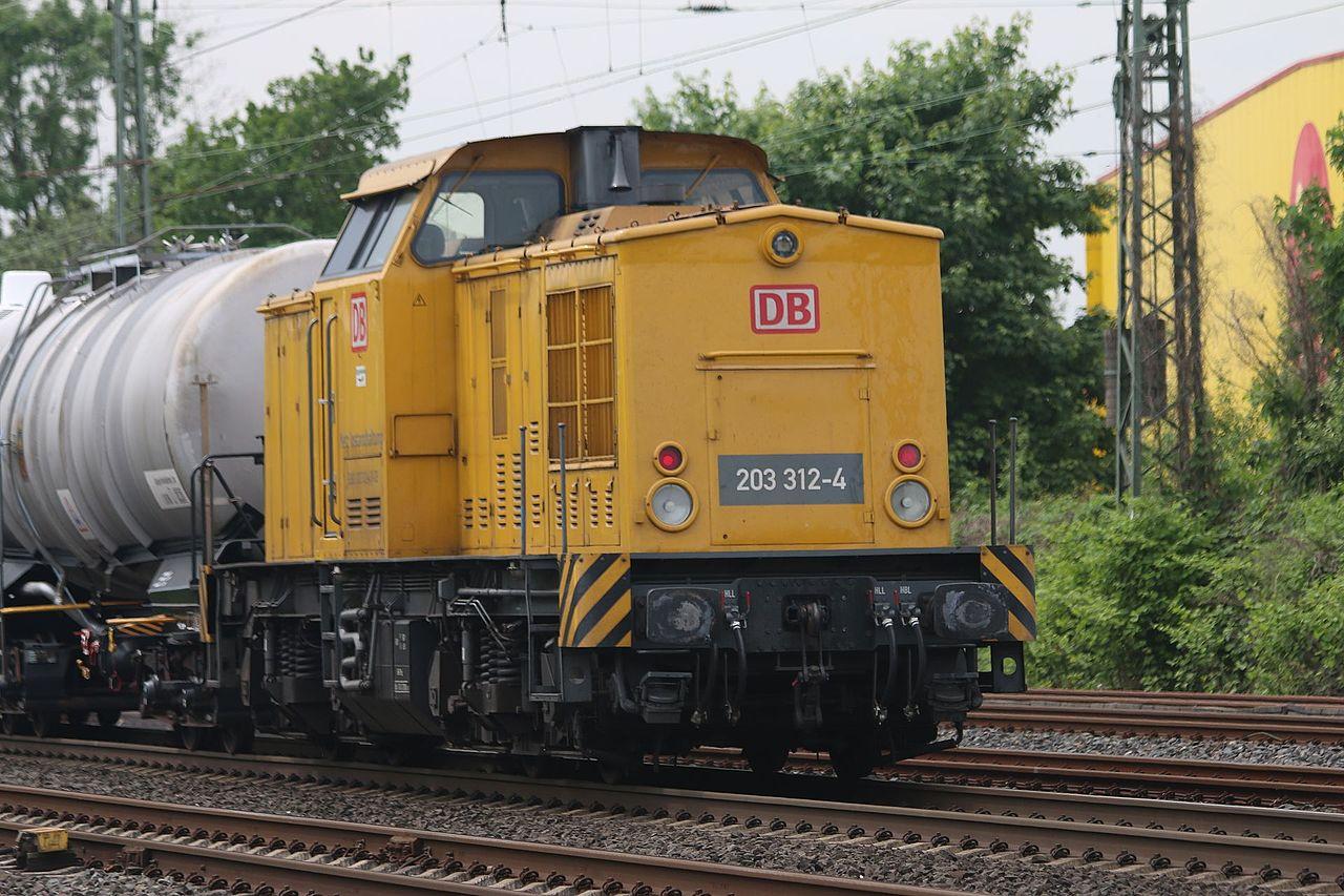 ny100型内燃机车和ny1003型内燃机车的原型东德国营铁路v100型内燃机