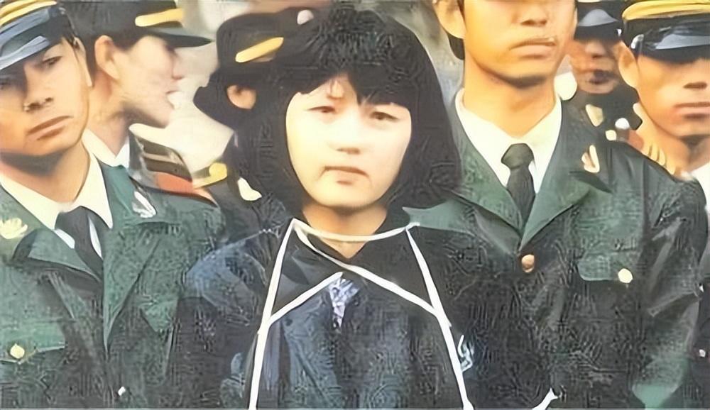 "最美死刑犯"任雪:穿着露脐装上路,被枪决前,她突然张开了嘴