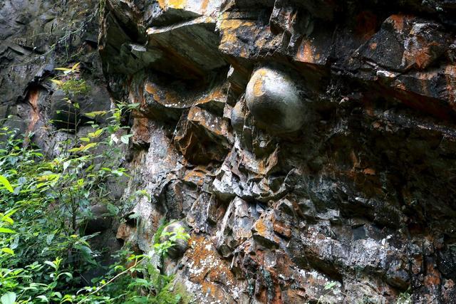 神秘的产蛋崖,贵州三都水族自治县,巍巍的陡崖里藏着的千年之谜