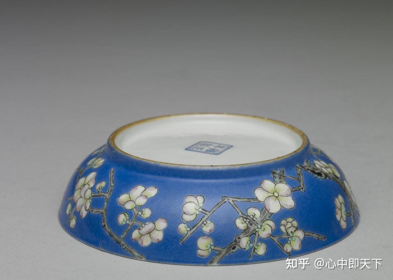 清雍正北京皇宫造办处蓝地珐琅彩白梅纹碟