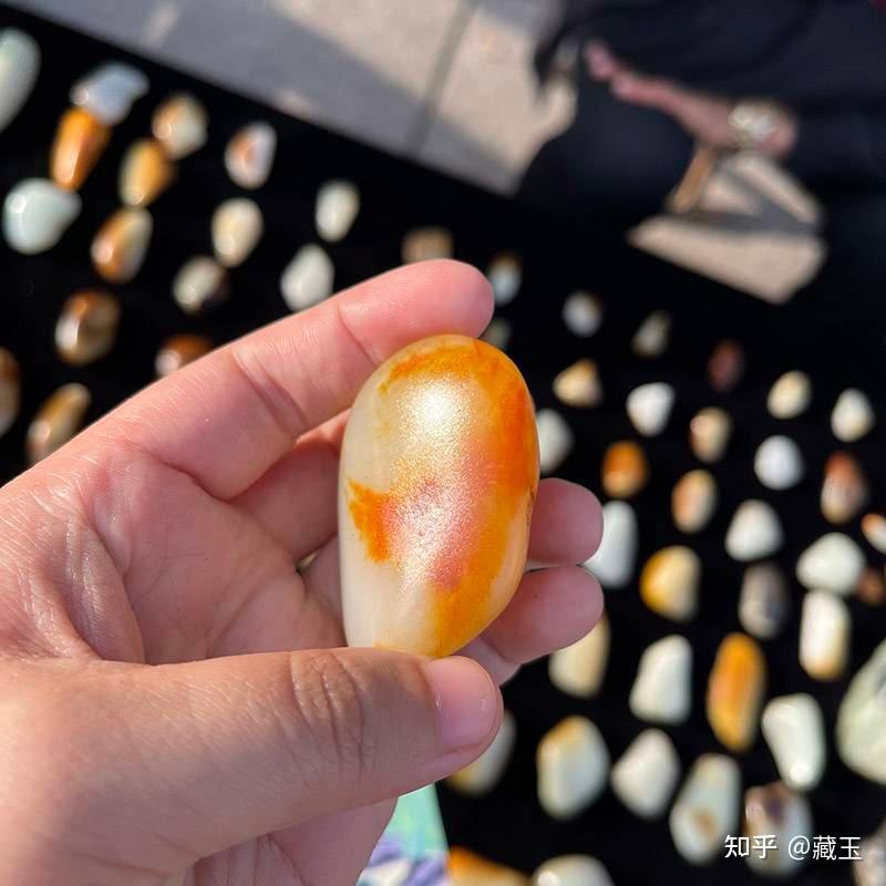 一个红皮籽料650万,玉友们看到都大惊失色! - 知乎