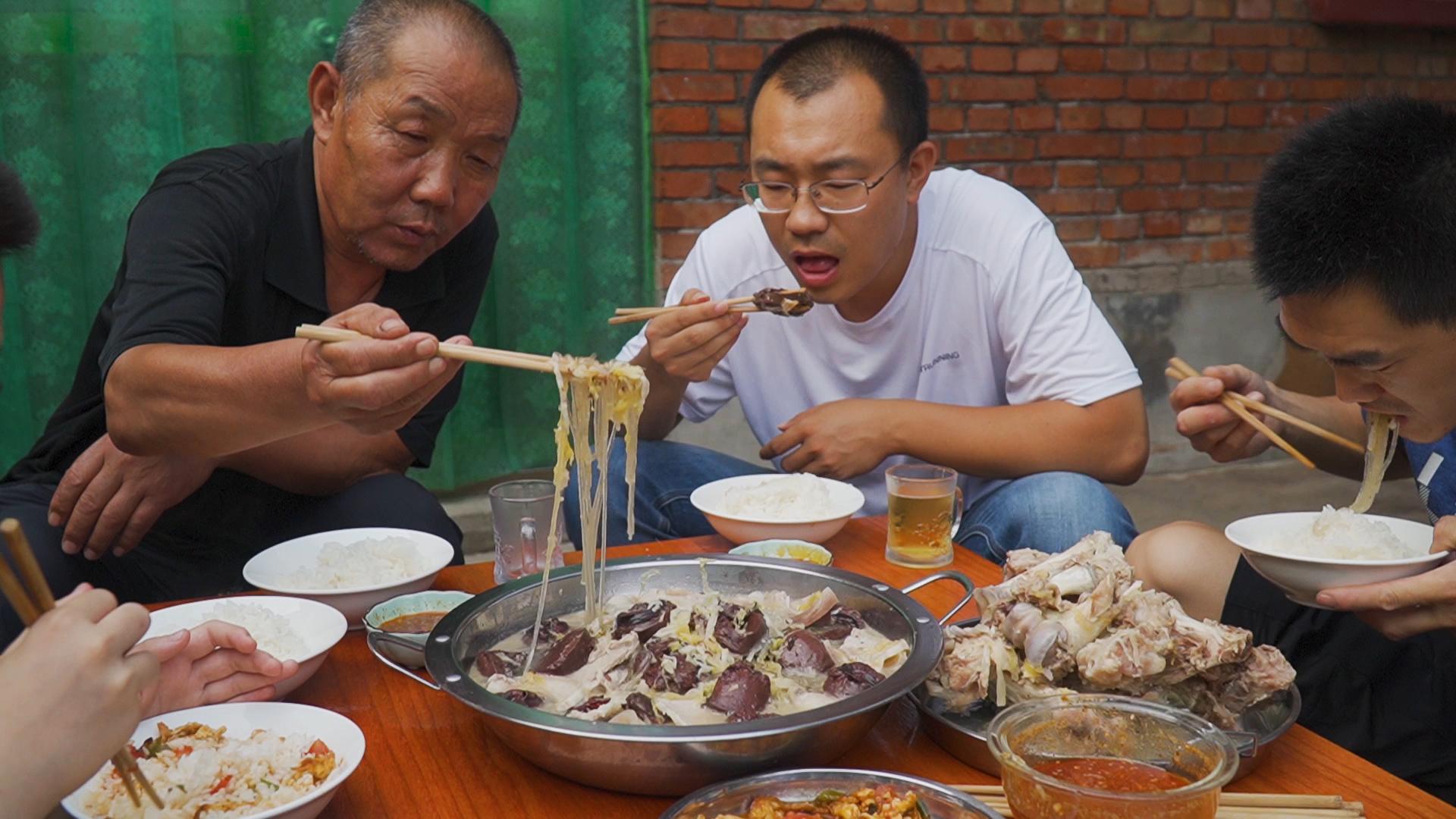 阿远做传统压猪拱肉卤完再压一晚上老爸竖大拇指说压的棒