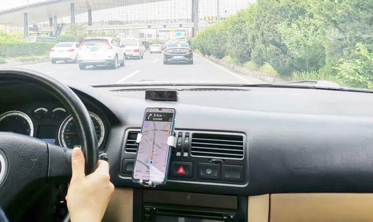 开车用手机导航被扣分罚款罚不罚看这两点