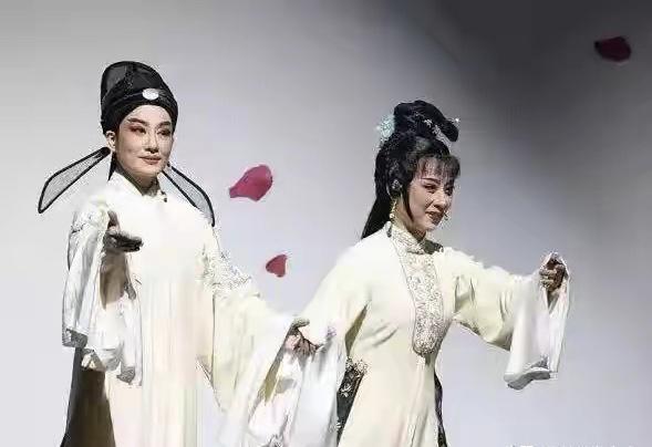 秦淮八艳李香君爱一个人拼尽全力最后为何出家了