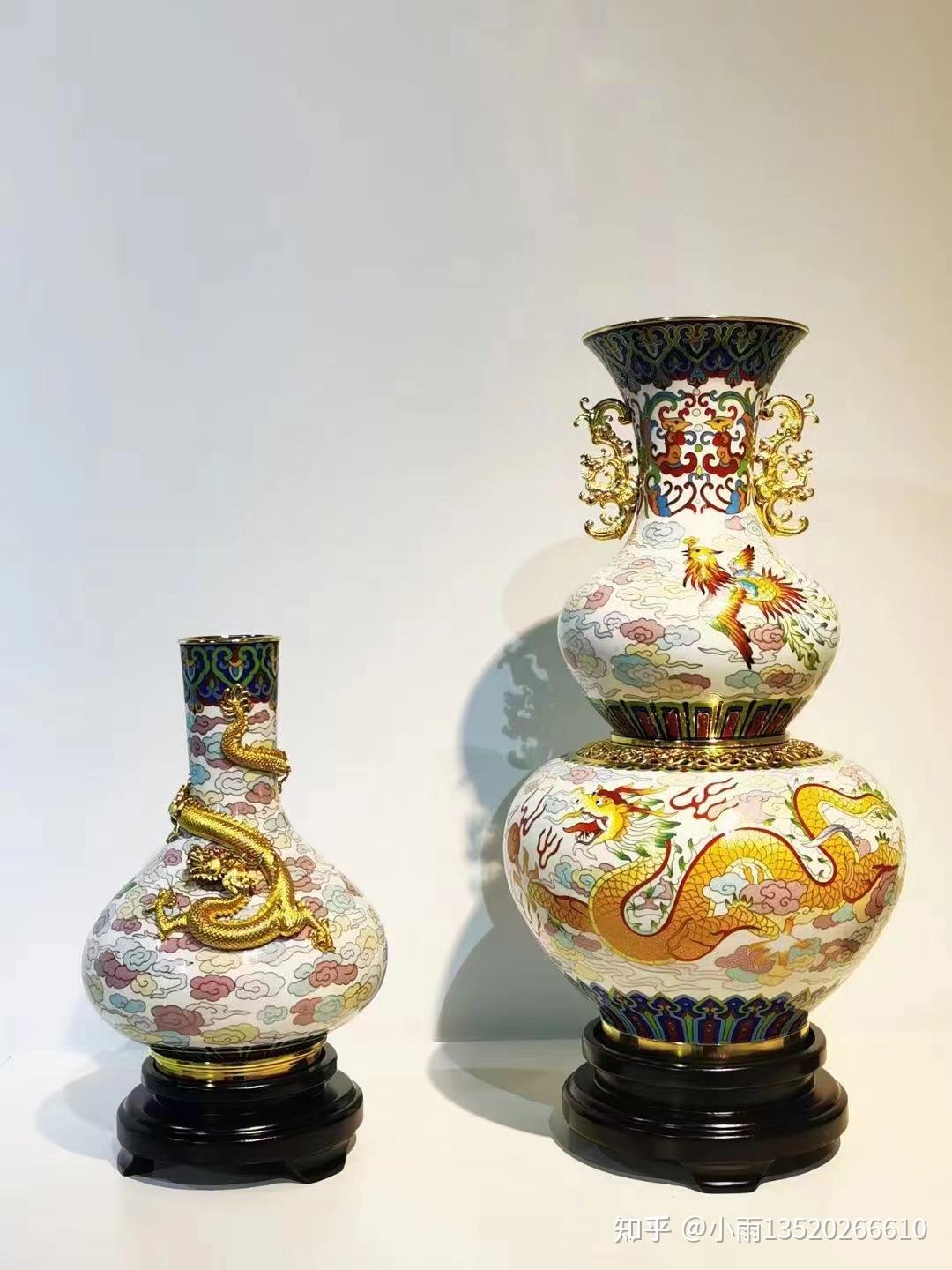 戴嘉林创作大师《鸾凤和瓶》凤尾瓶型制 高:24cm 最大腹径:16cm《坤泰