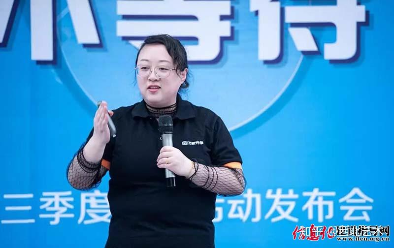 吴仲英万新光学整合营销总监李强为大家发布了本次活动的三大方案.