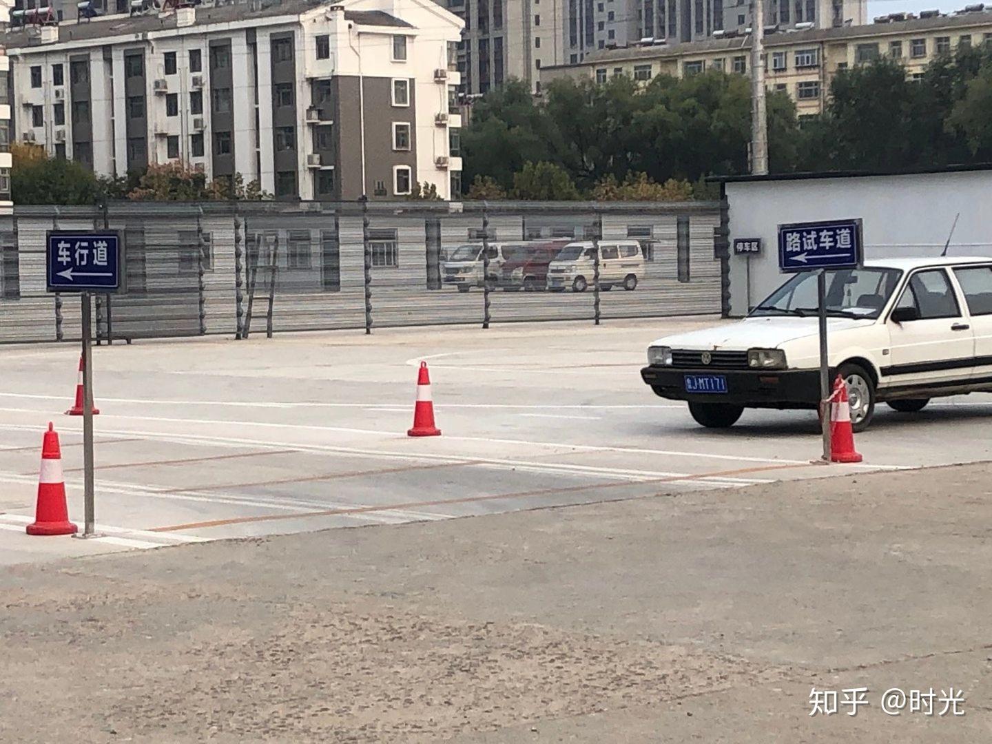 怎么卖车过户快 v2-57e02b5039198f8dfb19f39c227debbd_r.jpg