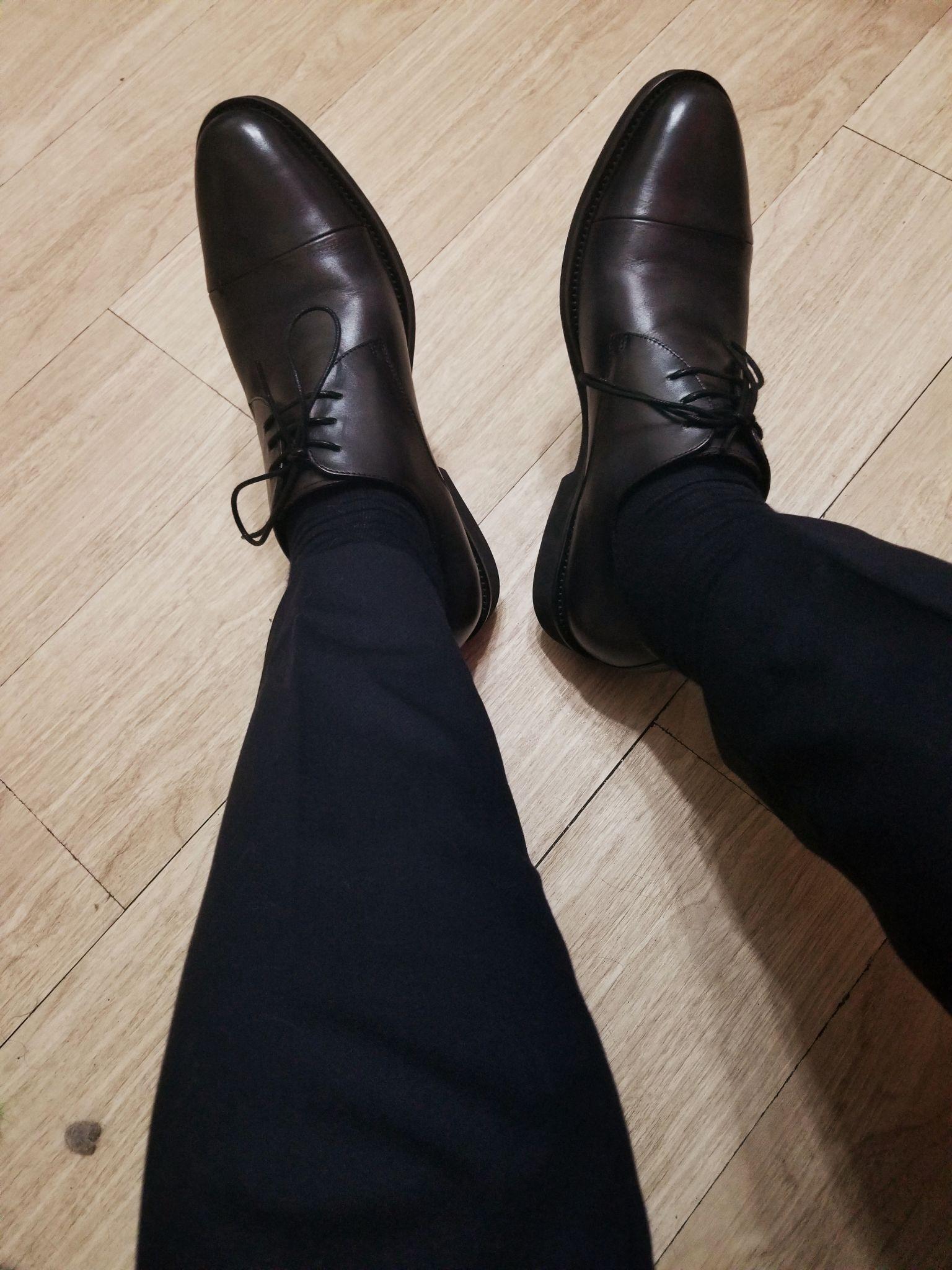 为什么很多基友喜欢正装皮鞋黑袜之类的? - 知乎