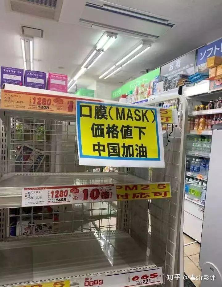 一家店门口的海报上写着著名诗人相田光男的一首诗,"没有不停的雨,天