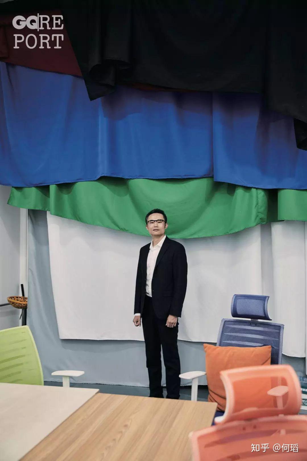 gq报道 | 局外人周玄毅:从黑格尔到《奇葩说》,人生到底该怎么走?