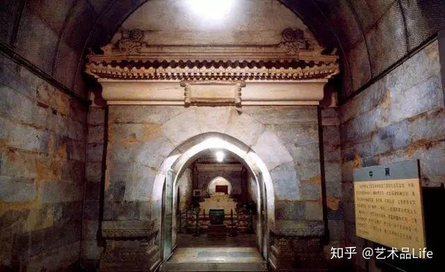 以人鱼膏为烛度不灭者久之