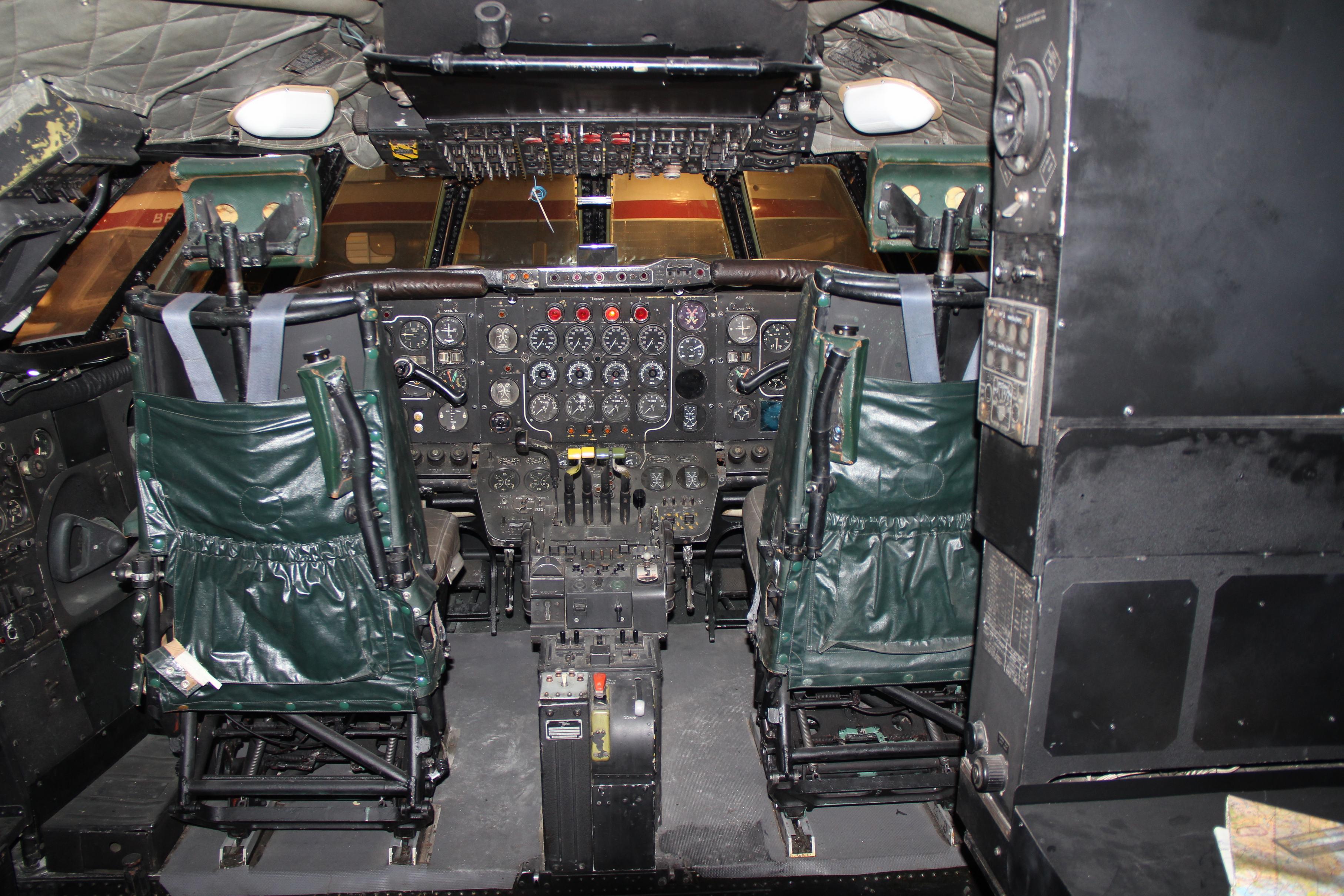 布列塔尼亚保留至今的驾驶舱内景布里斯托freighter(近)与布里斯托