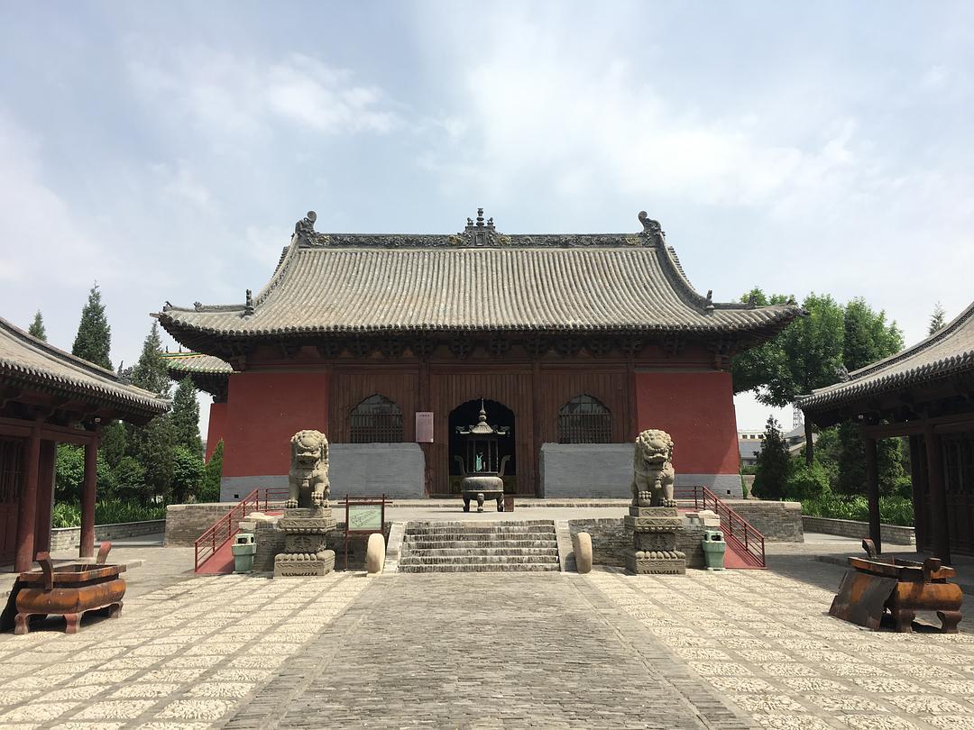 千佛阁后是五间的大雄宝殿,为明代所建,清代修葺.