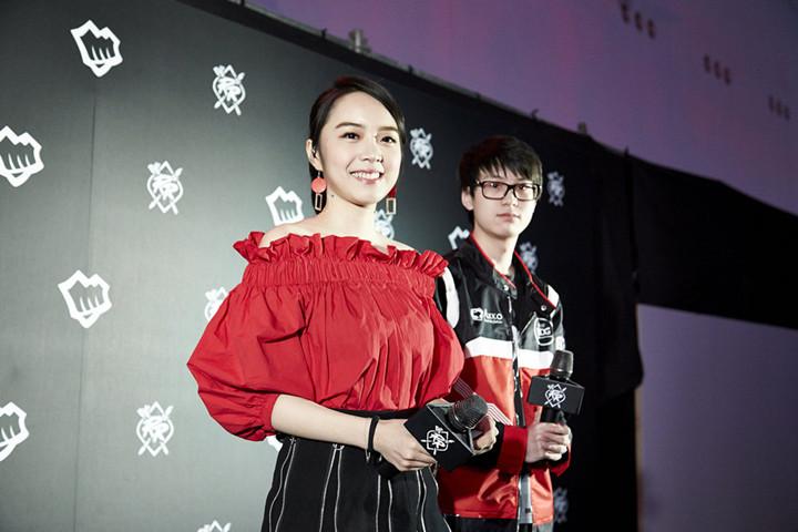 红红火火恍恍惚惚哈哈哈哈哈哈哈哈哈哈lpl主持人余霜采访