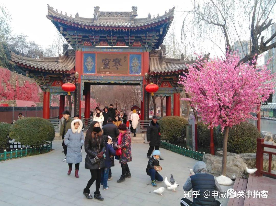 曲江遺址公園建成以後,我無數次經過寒窯遺址公園的門前,但是從來沒有