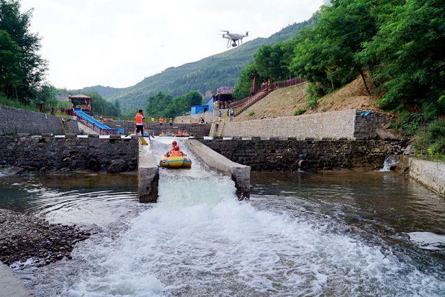 黄土高原清水第一漂延安黄龙县石门峡漂流的夏日奇趣嬉水之旅