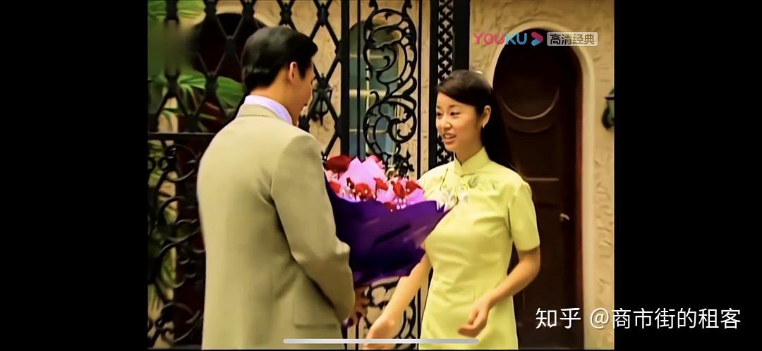 终于到旗袍这个重头戏里,剧里如萍的旗袍简直数不胜数,出门,居家必备