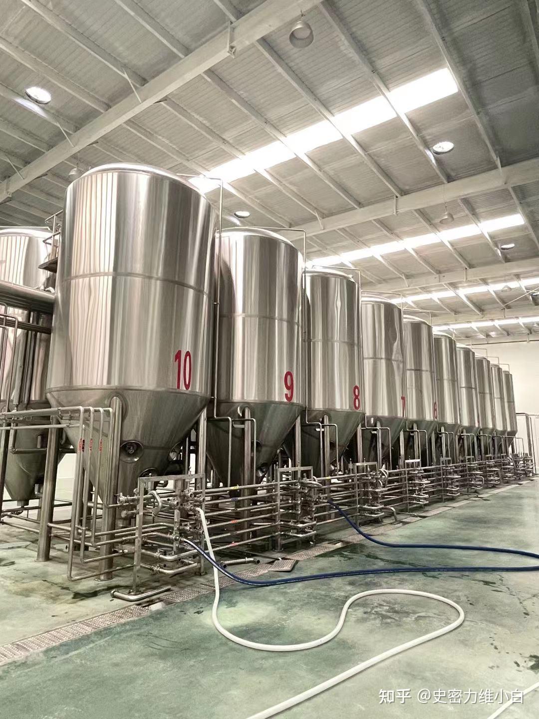 小型酒厂酿啤酒的设备 3000升不锈钢啤酒设备发酵罐