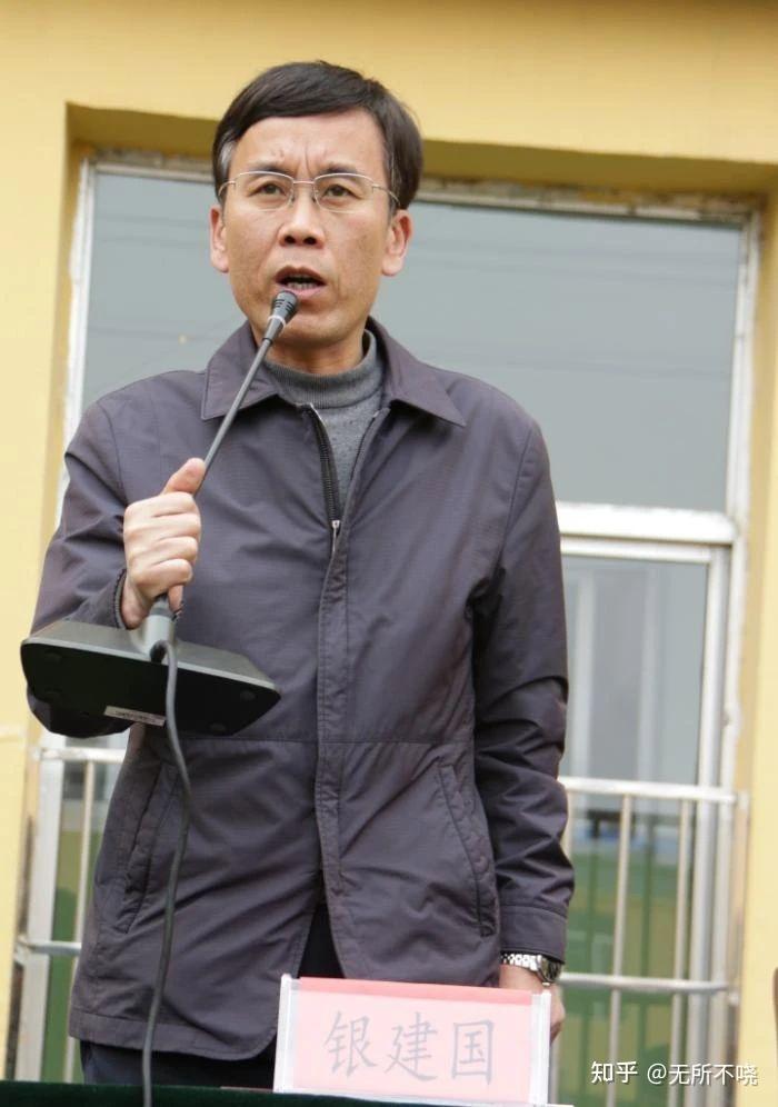 活动由北关小学王伟校长主持,随着区教科局党组成员,正科督学银建国