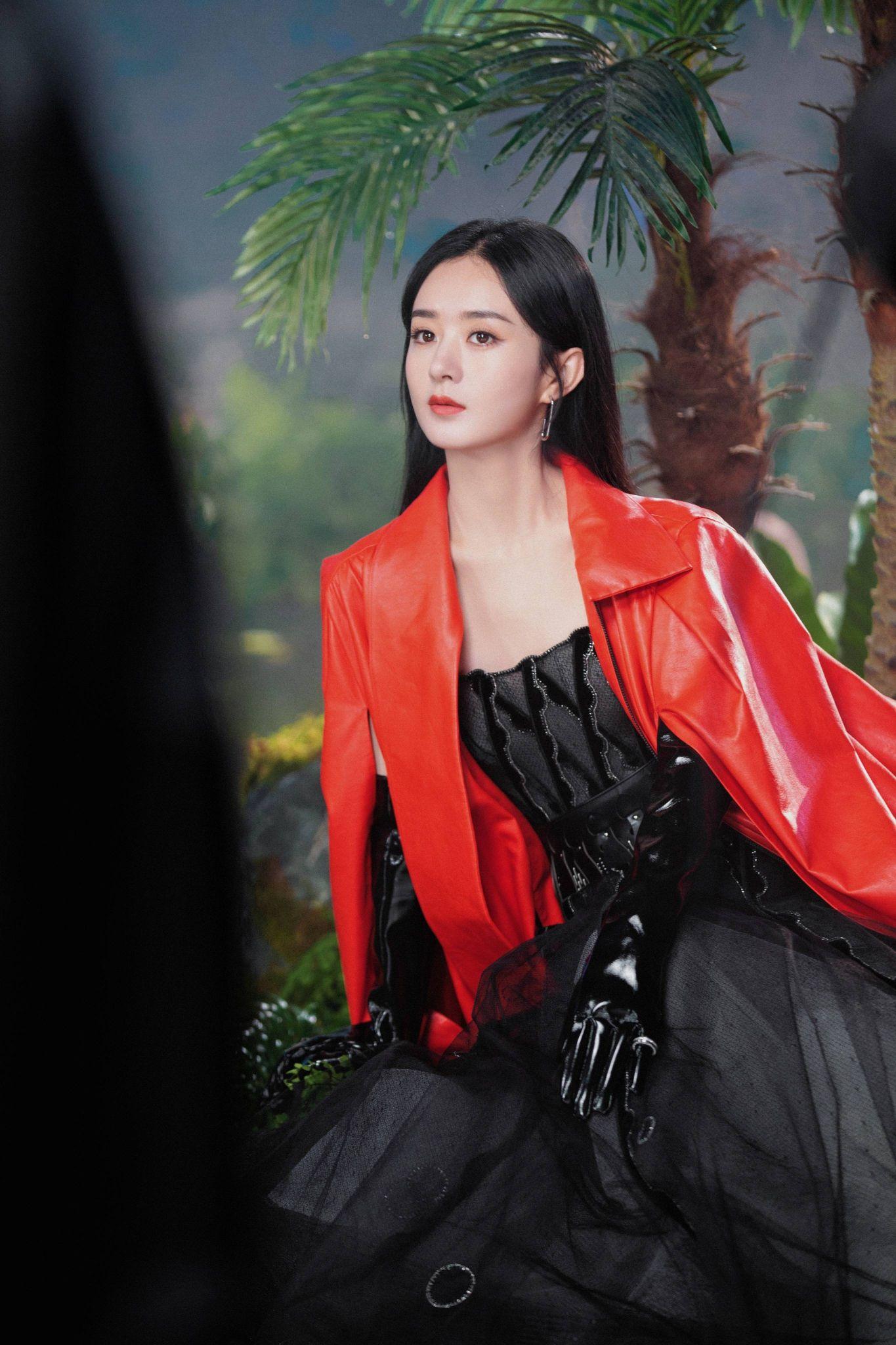 摄影:@梦天cheungmonte造型:@闵塔鲨 @therayback妆发:@穆建明活动:"